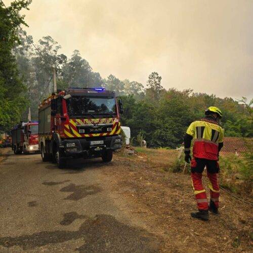 Incendio na parroquia de Nogueiras en Ponteareas