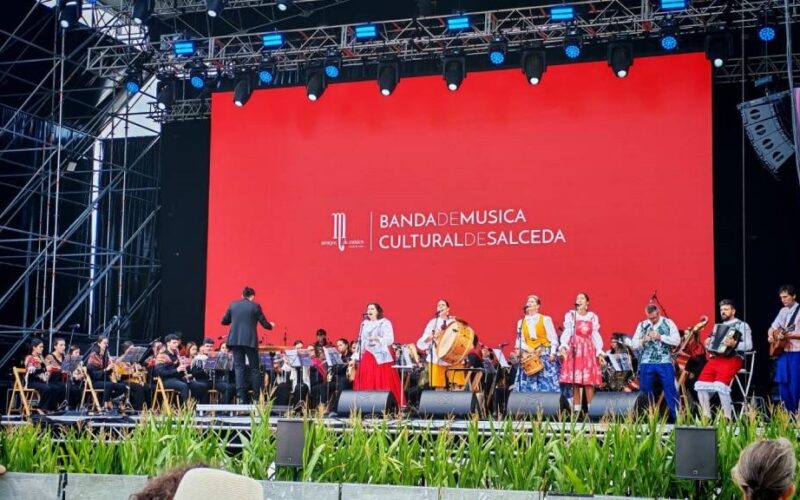 A música de Salceda pisa forte no Festival da Luz de Boimorto