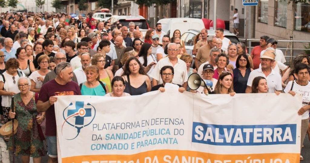 Salvaterra sae á rúa en defensa do seu centro de saúde