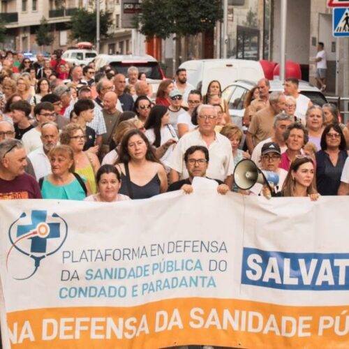 Salvaterra sae á rúa en defensa do seu centro de saúde