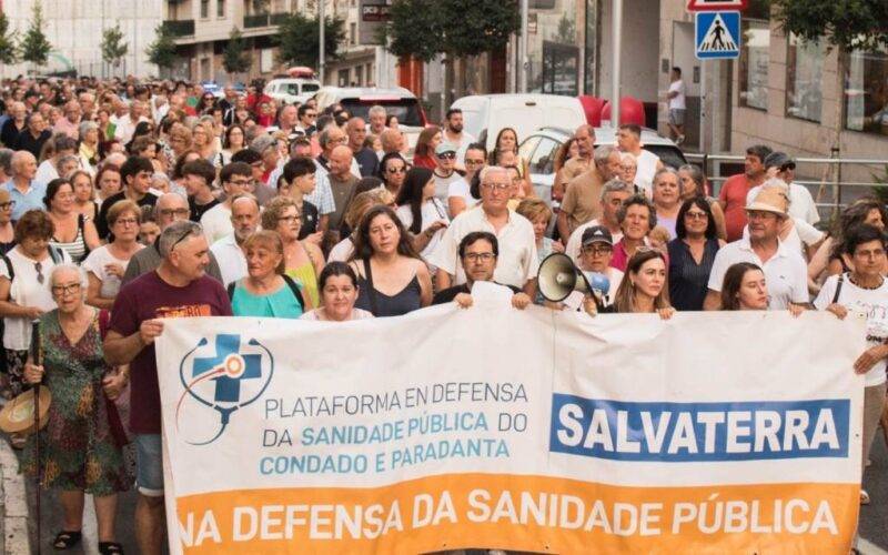 Salvaterra sae á rúa en defensa do seu centro de saúde