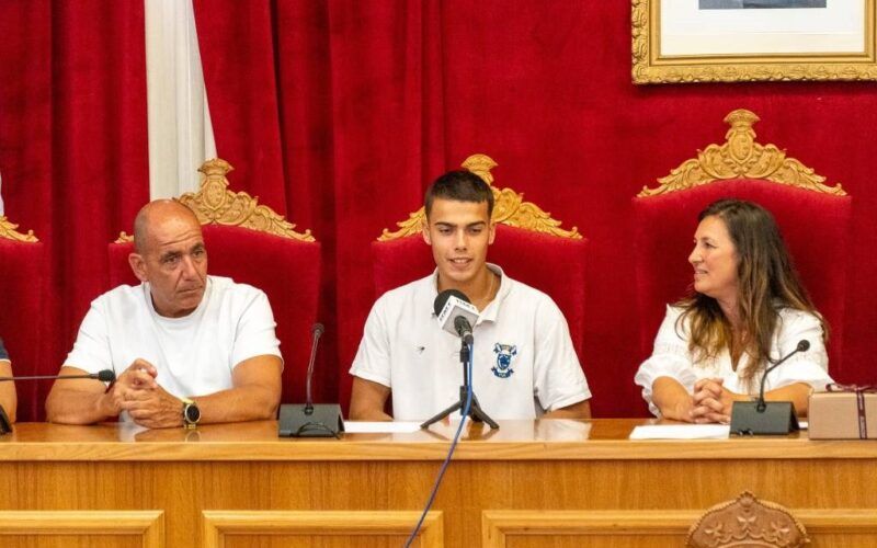 Tui celebra ao seu campión mundial Sub19 de Remo