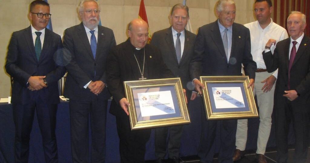O conselleiro de Emigración destacou o labor da asociación Día de Galicia en Asturias