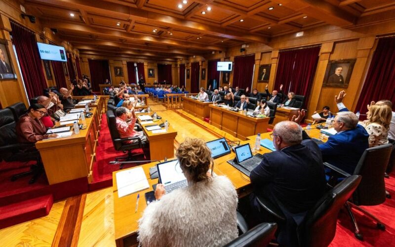 O Pleno da Deputación de Ourense acorda dar pulo ao transporte metropolitano