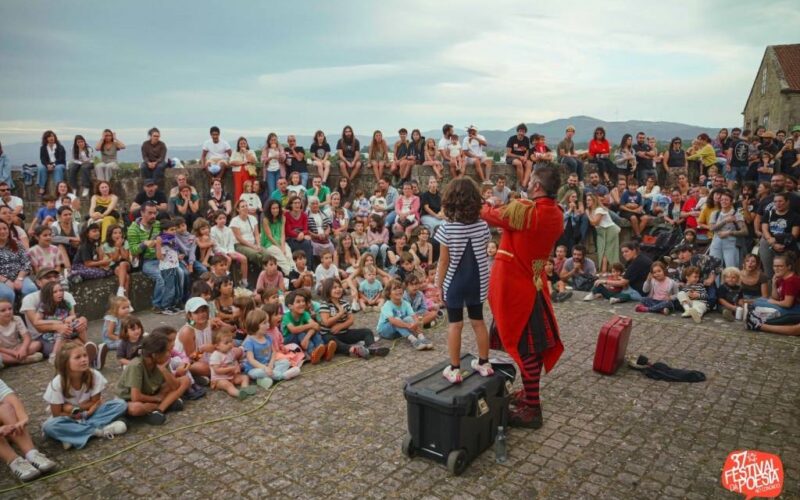 A poesía e a cultura popular danse cita no Condado