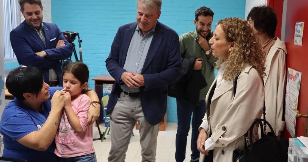 Trece colexios participan nun programa piloto de vacinación infantil en Ourense